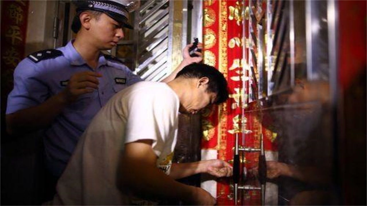 咸阳请开锁师傅开了锁后，师傅为什么一般都不进门，就算主人请也不进去？